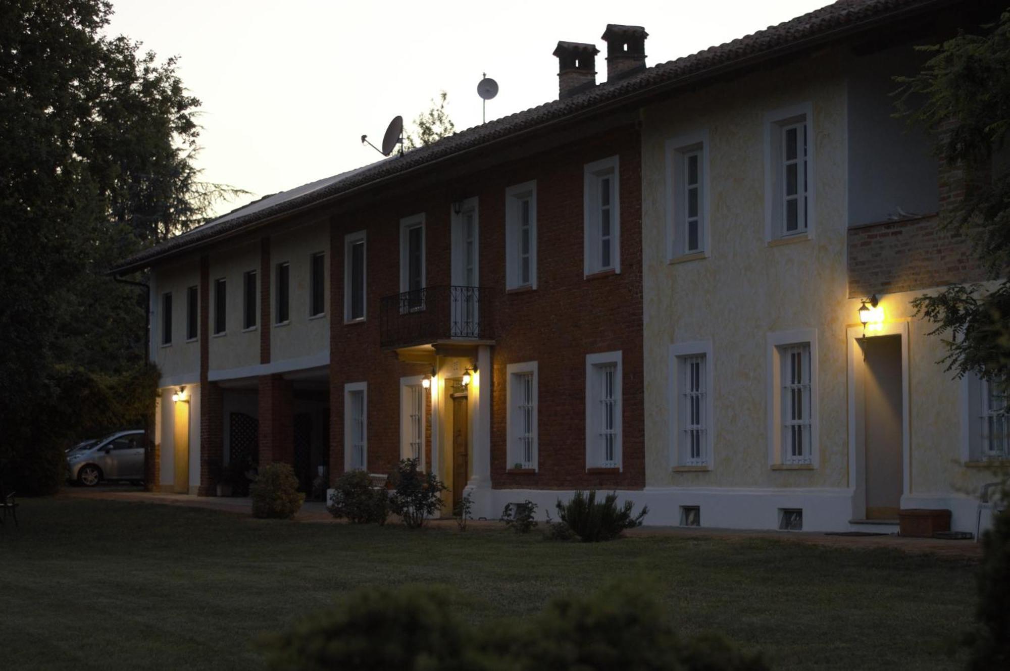 Guest House La Carolina Tigliole Екстер'єр фото
