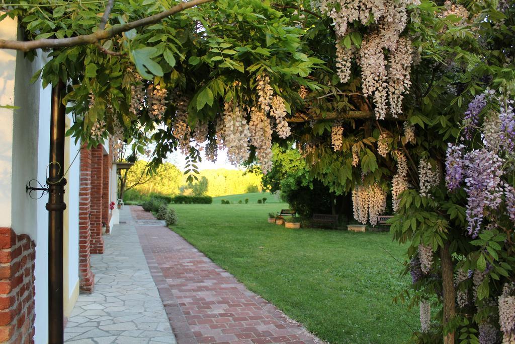 Guest House La Carolina Tigliole Екстер'єр фото